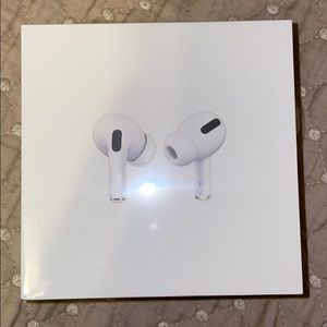 Apple - AirPods Pro (with Magsafe Charging Case)